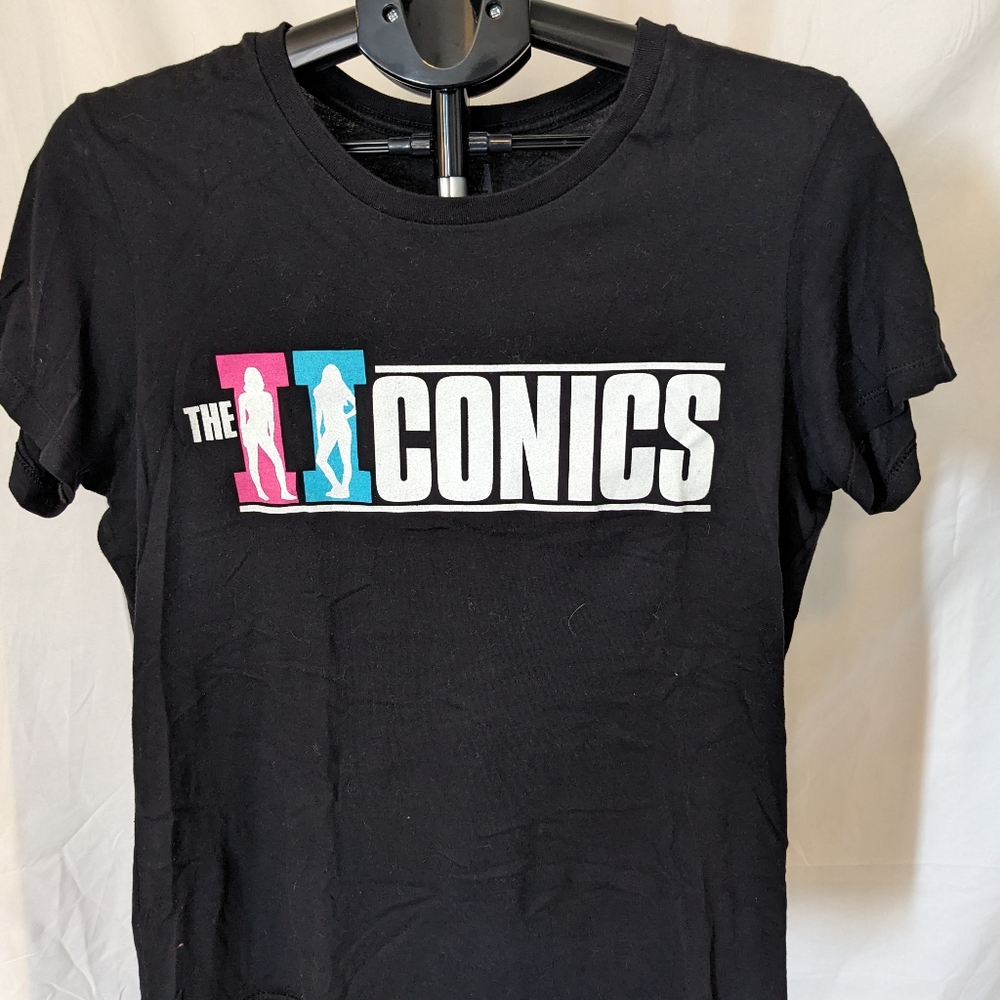 The IICONIC Billie & Peyton Authentic WWE women's T-shirt Size XL